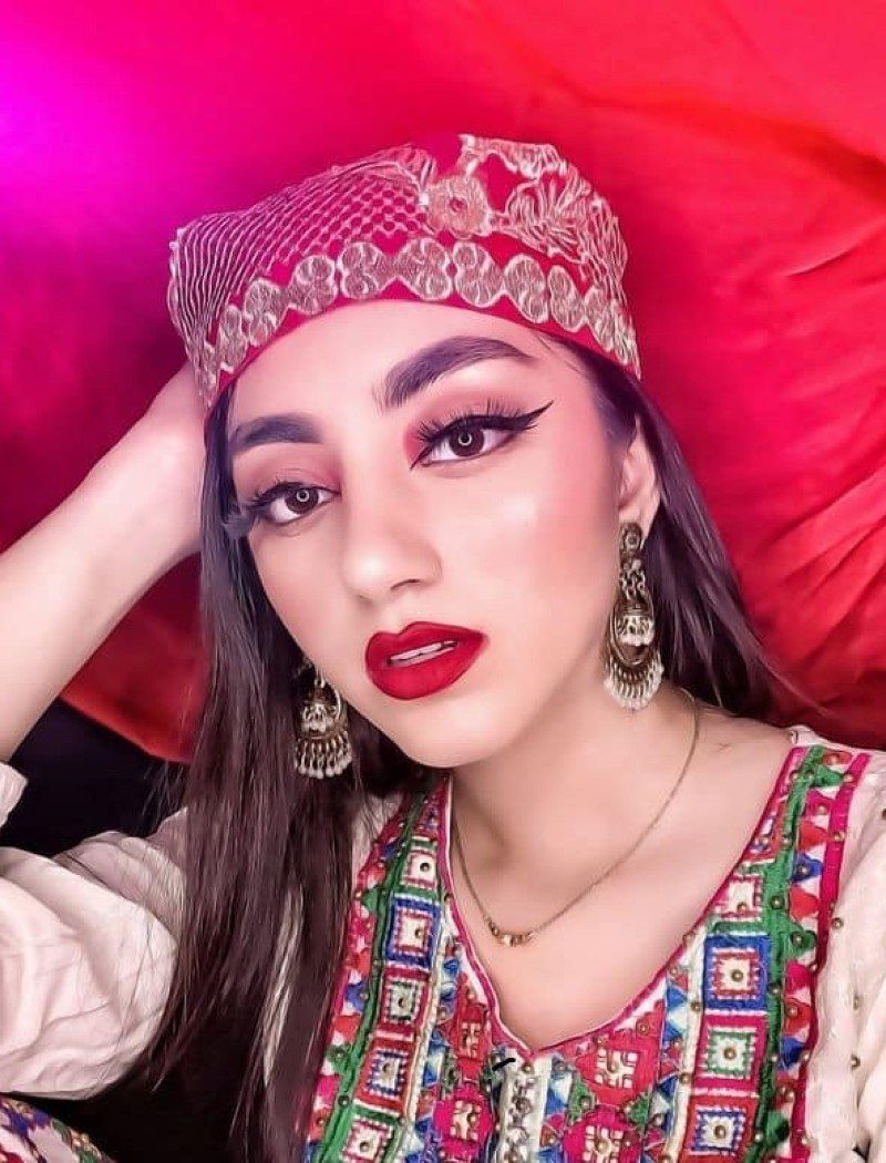 best attitude dp for girls 21