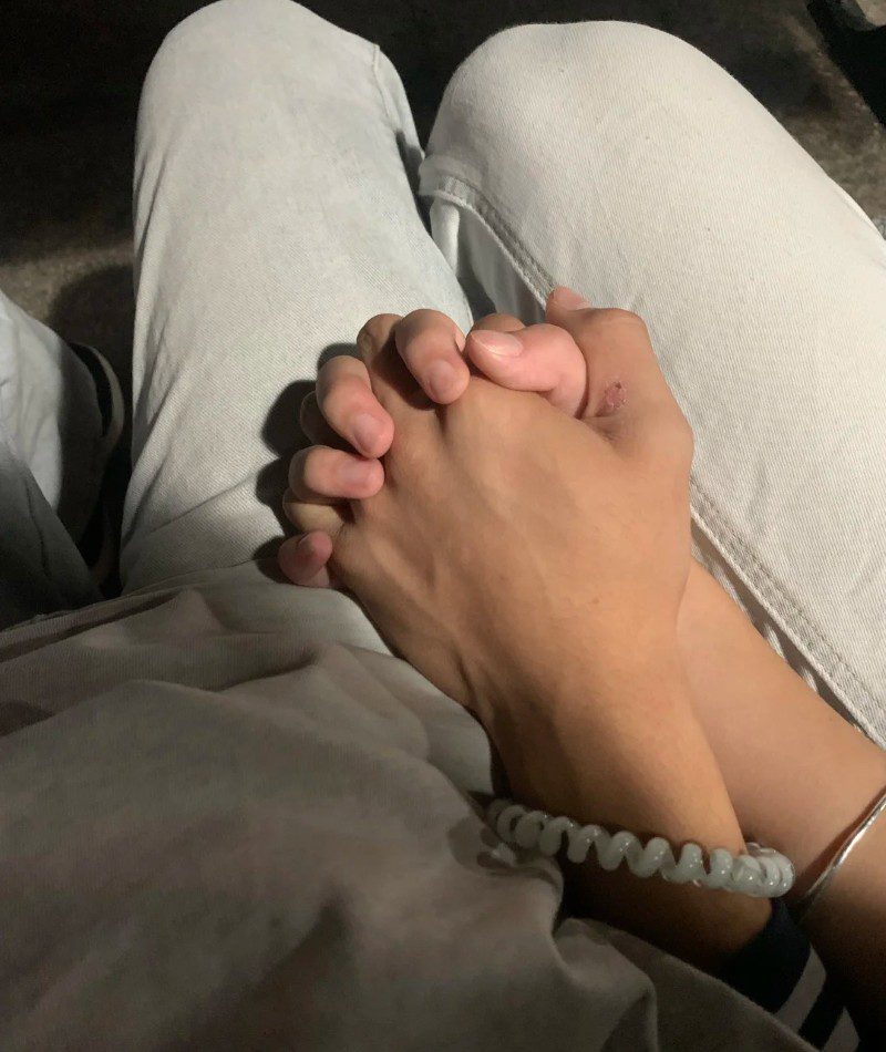 couple hand pic instagram 6