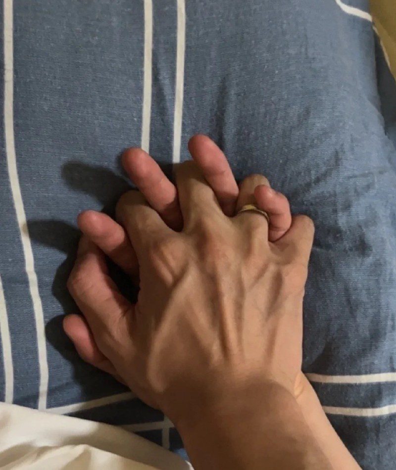 couple hand pic original 1
