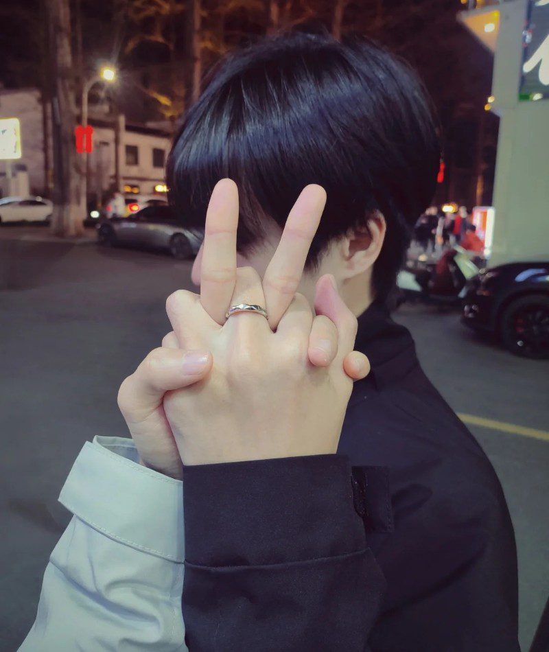 couple hand pic original 15