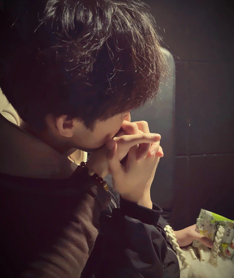 couple hand pic original 17
