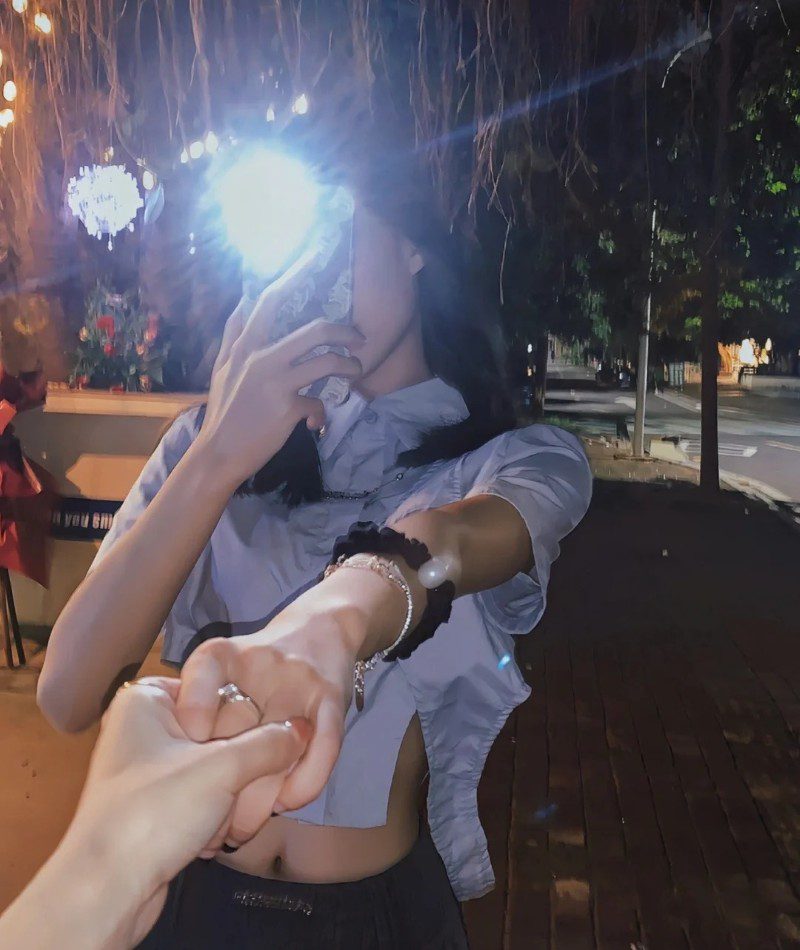couple hand pic original 2