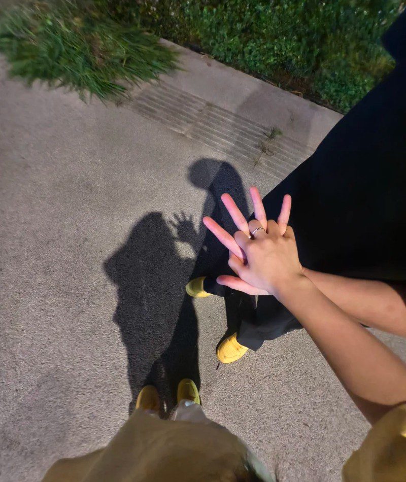 couple hand pic original 30