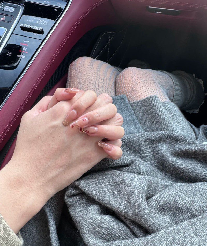 couple hand pic original 9