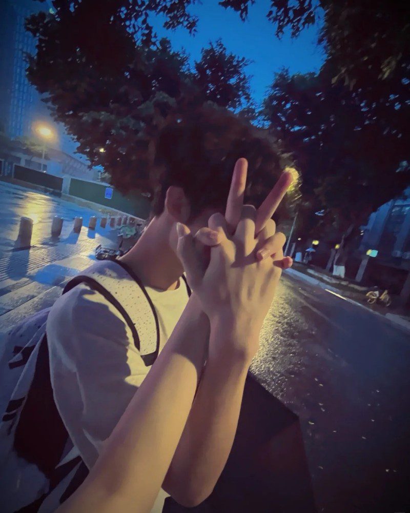 couple hand pic real 11