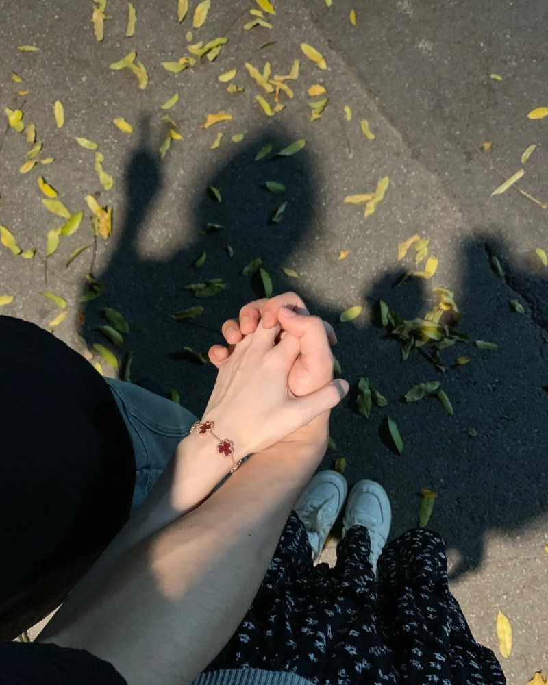 couple hand pic real 12