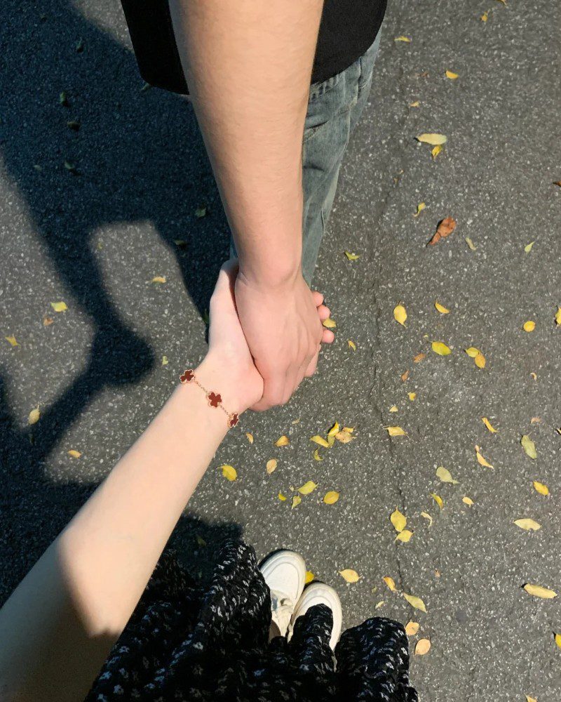 couple hand pic real 13