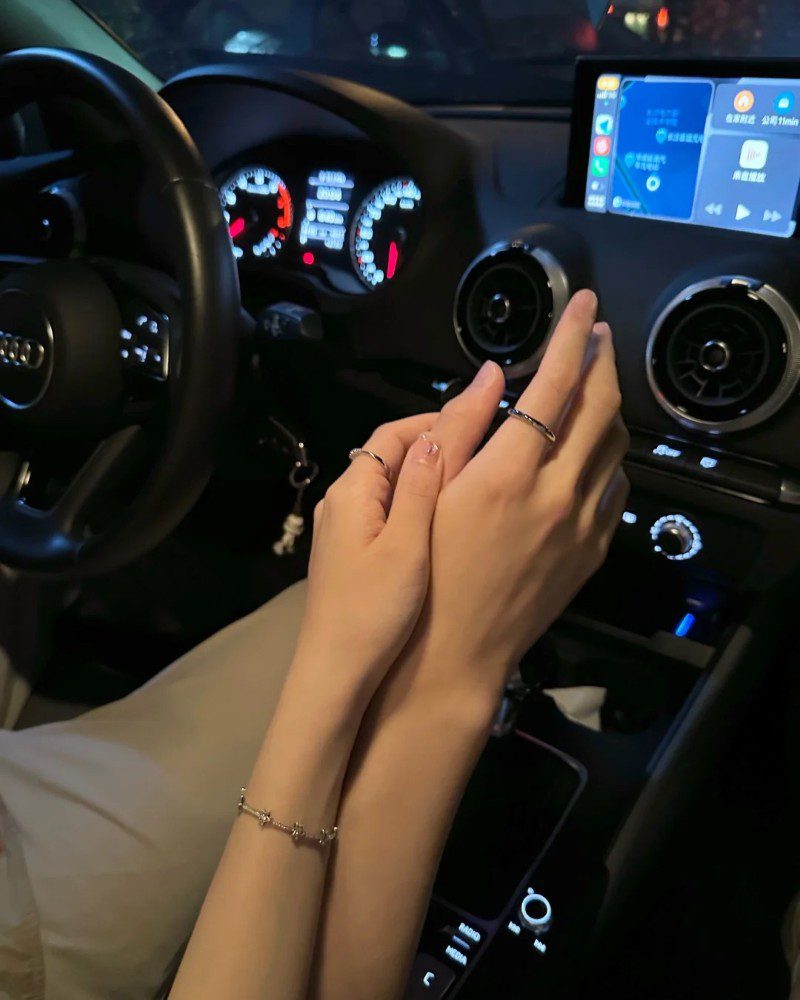 couple hand pic real 14
