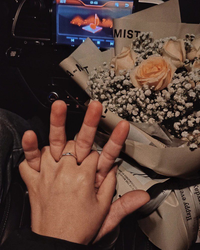 couple hand pic real 16