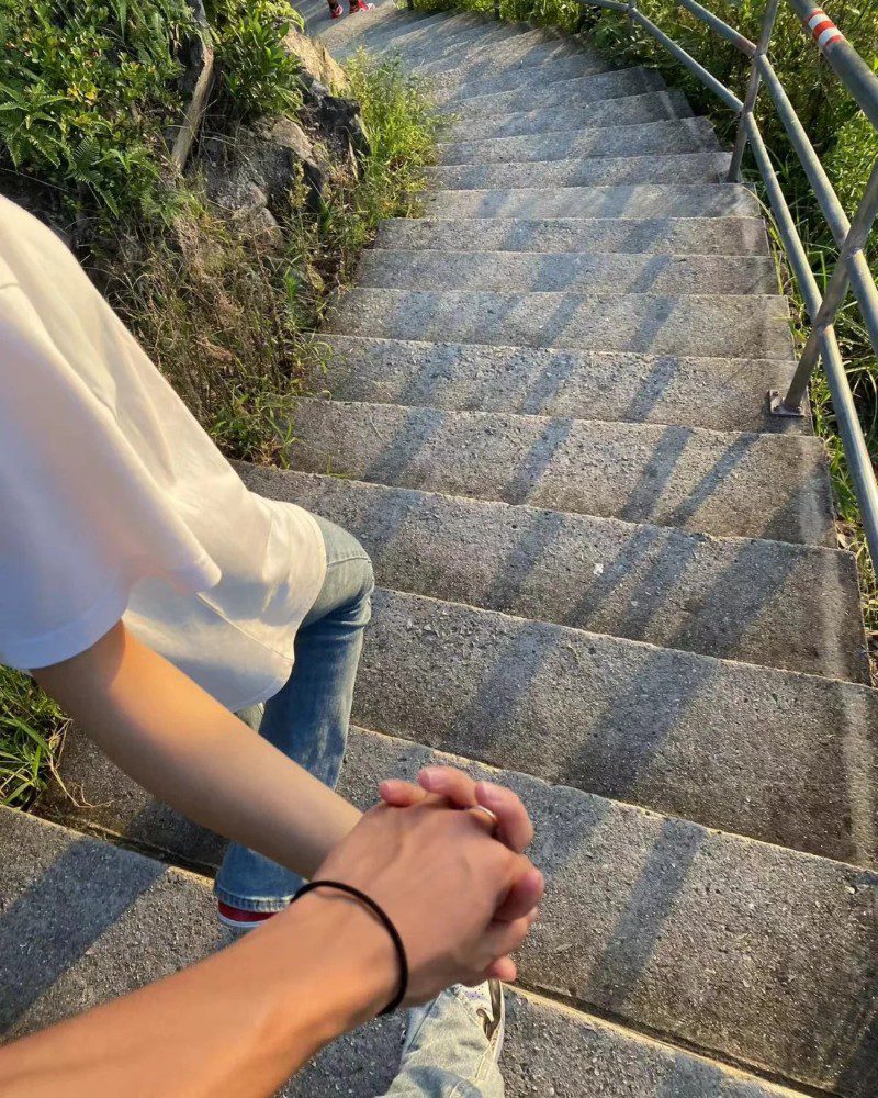 couple hand pic real 20
