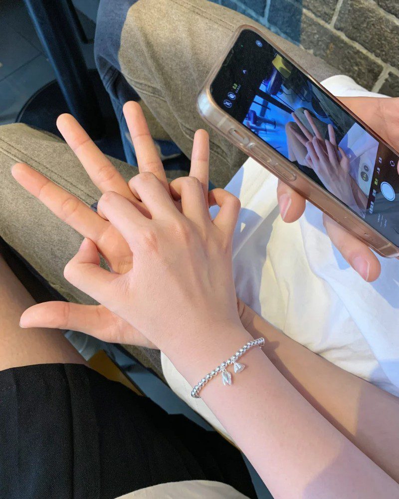 couple hand pic real 26
