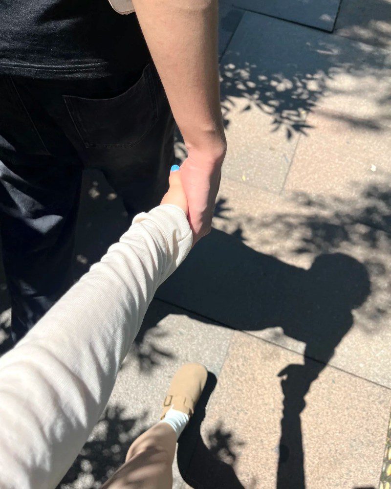 couple hand pic real 28