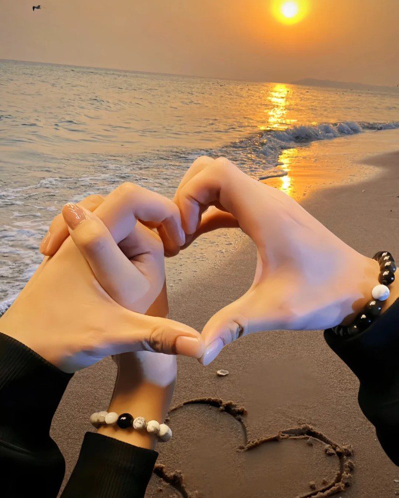 couple hand pic real 3