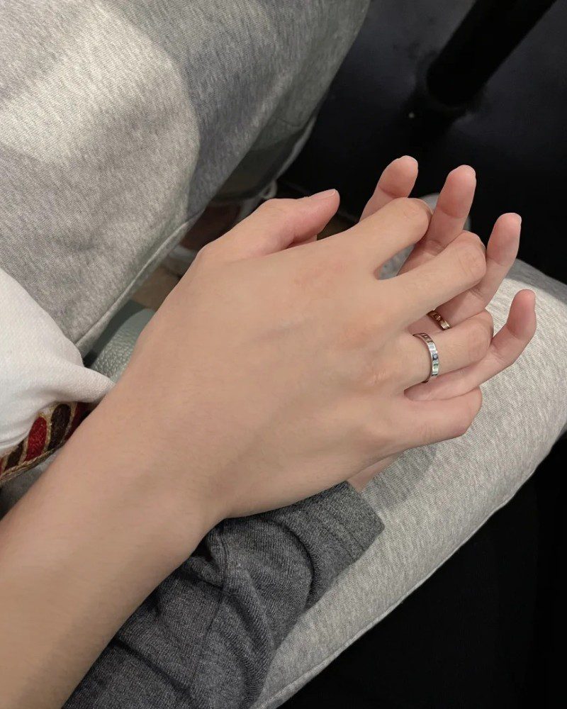 couple hand pic real 30