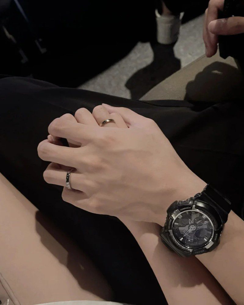 couple hand pic real 31
