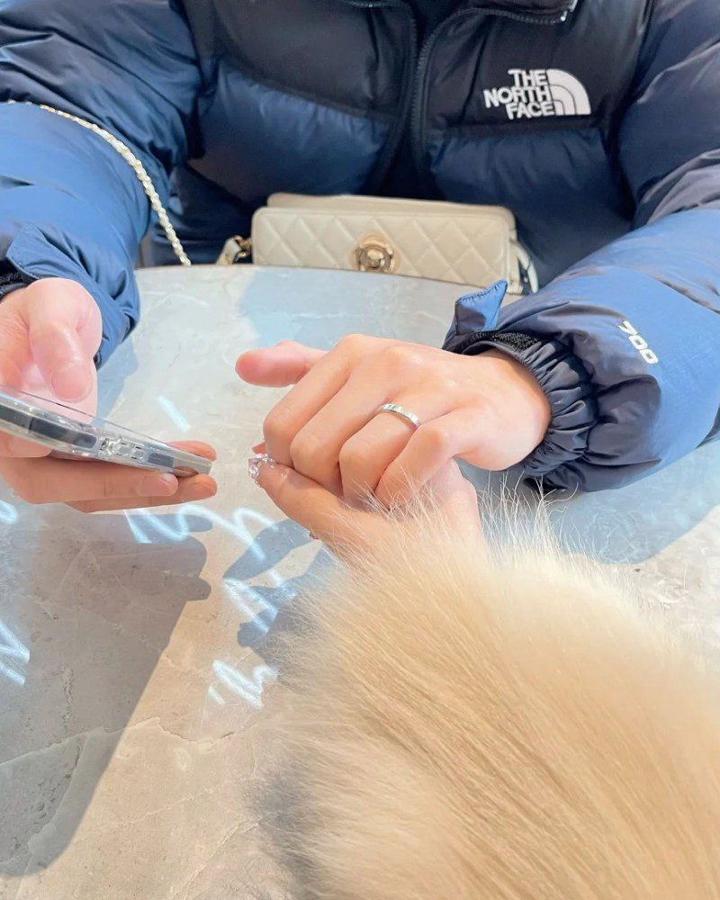 couple hand pic real 33