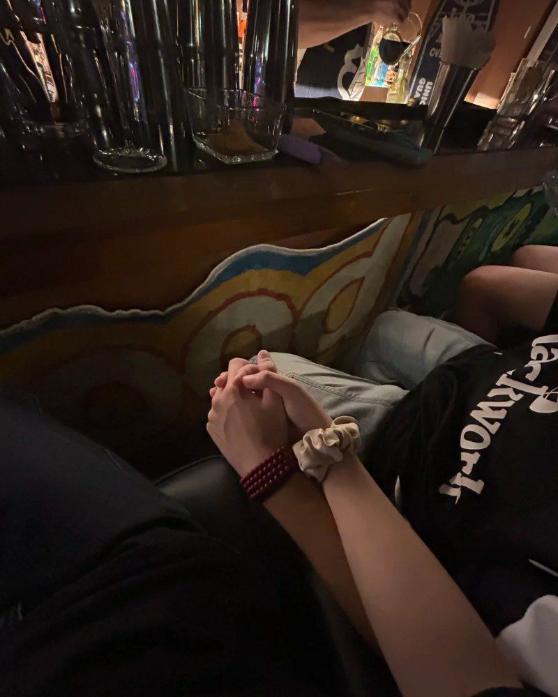 couple hand pic real 38