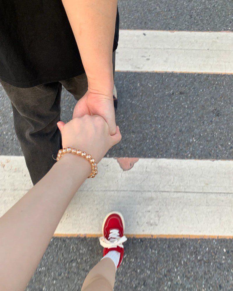 couple hand pic real 4