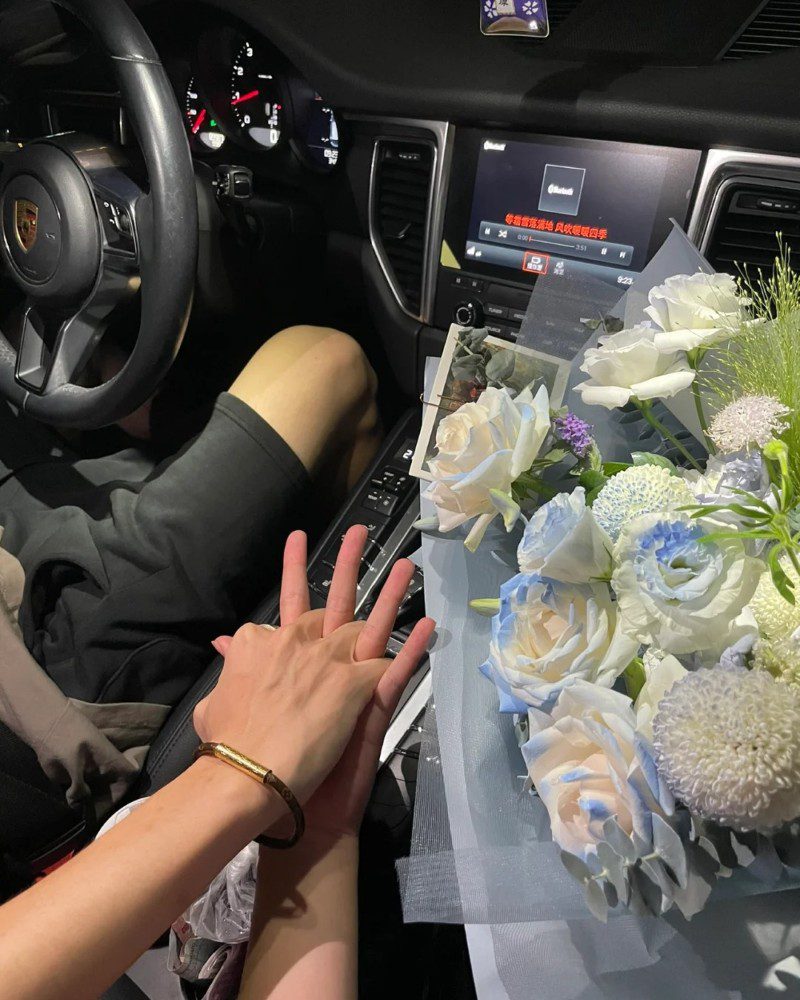 couple hand pic real 40