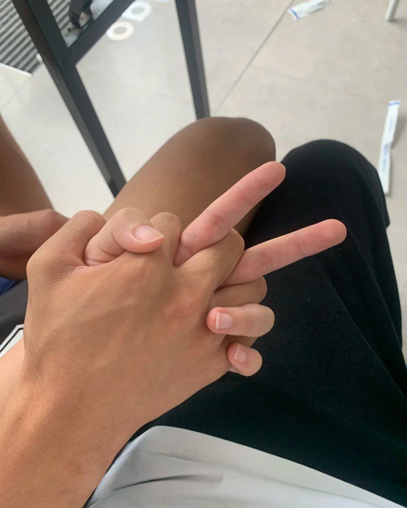 couple hand pic real 5