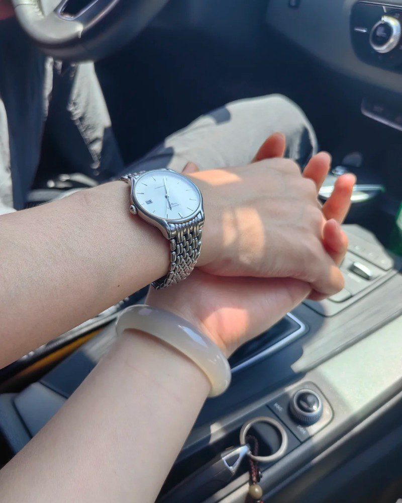 couple hand pic real 6