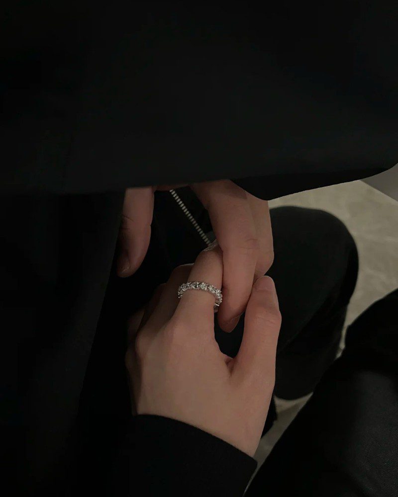 couple hand pic real 8