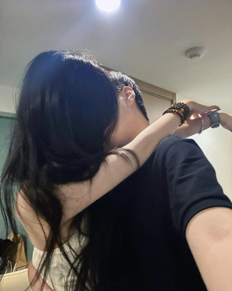 couple kiss pic 39
