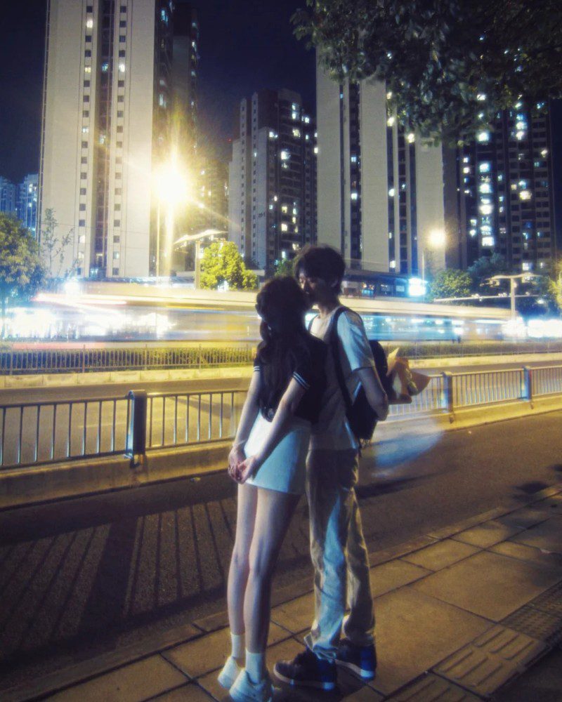 couple kiss pic 41