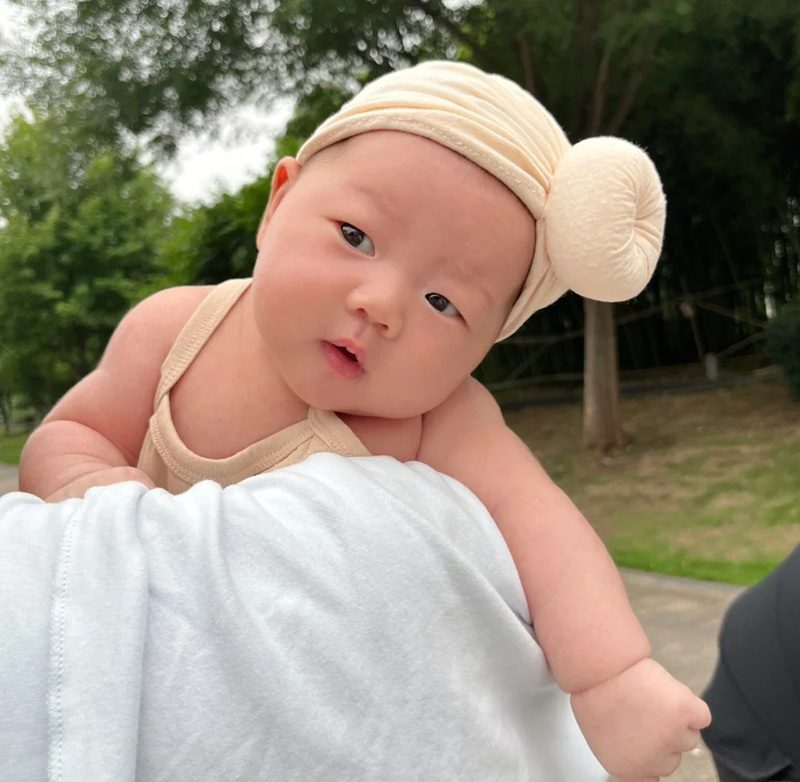 cute baby girl whatsapp dp
