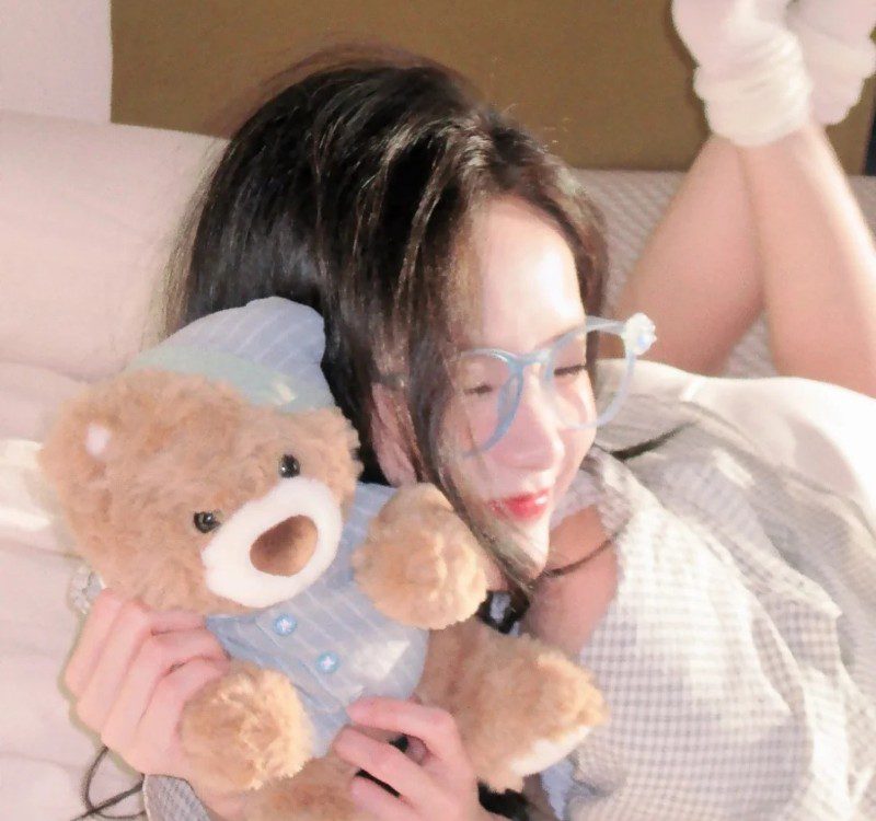 cute girl with teddy bear profile pic 4