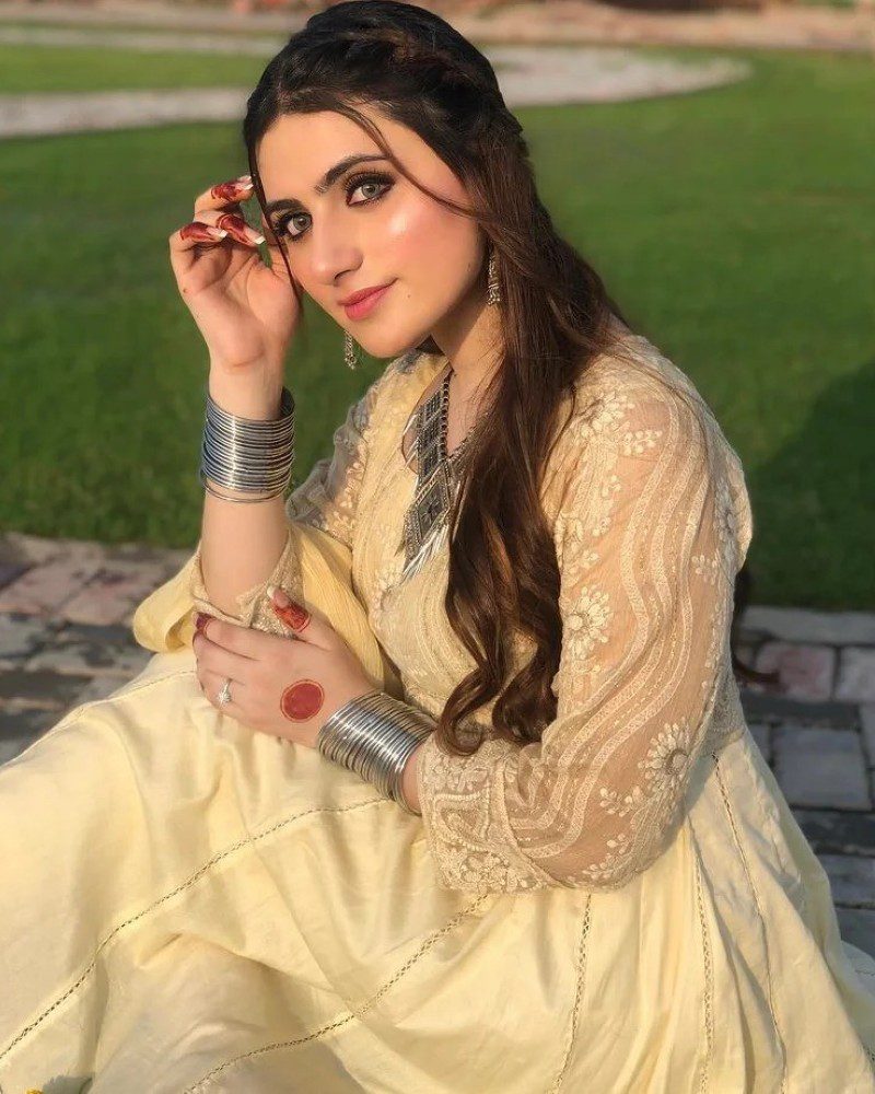 happy girl dp 18