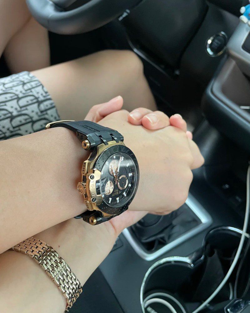 real couple hand pic